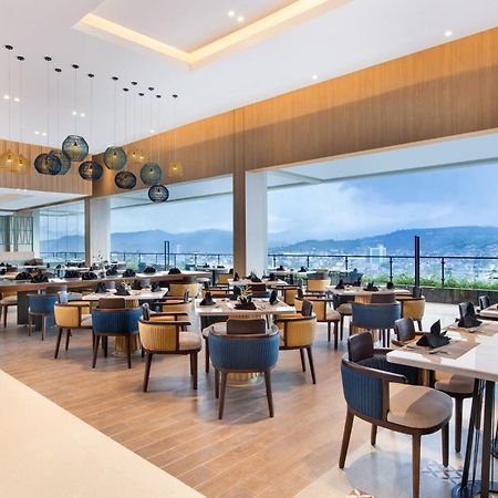 Holiday Inn Lampung Bukit Randu By Ihg باندار لامبونغ المظهر الخارجي الصورة